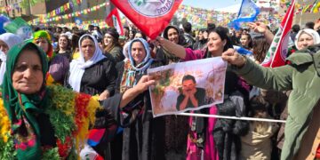 Dayikên Aştiyê: Bila ev Newroz bibe wesîleya azadiya Rêber Apo