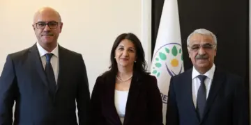 Şandeya DEM Partiyê derbasî Girava Îmraliyê bû