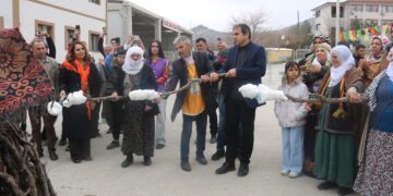 Li Hezroyê pîrozbahiya Newrozê: Em azadî û yekîtiyê dixwazin