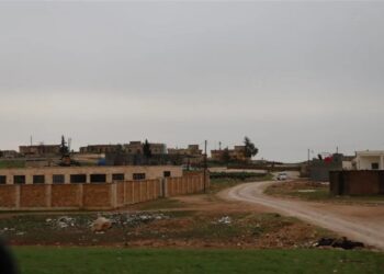 Grûbanê girêdayê Hukmatê Demkî 74 dewê Kobanî talan kerdê