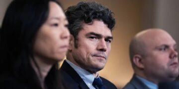 Berpirsekî amerîkî ji ber şerê li dijî Îranê îstîfa kir