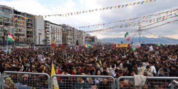 Newroza Îzmîrê: Kurd dê bi Rêberê xwe ve azad bin