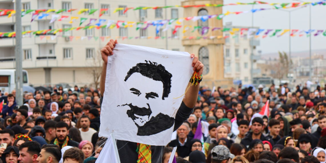 Li Nisêbîna Rengîn coşa Newrozê: Divê rêberê aştiyê azad be