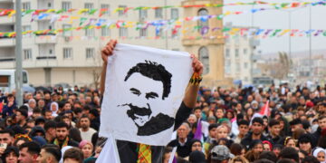 Li Nisêbîna Rengîn coşa Newrozê: Divê rêberê aştiyê azad be