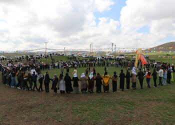 Govenda azadî û yekîtiyê li dora agirê Newrozê gerandin