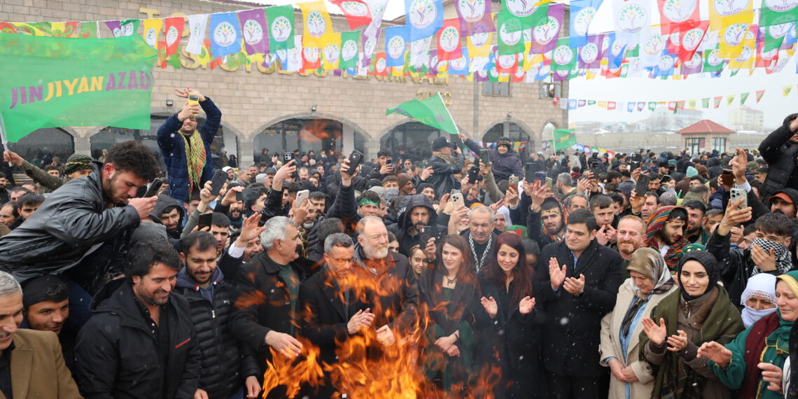 Li Kopê pîrozbahiya Newrozê: Dema azadiya Abdullah Ocalan e