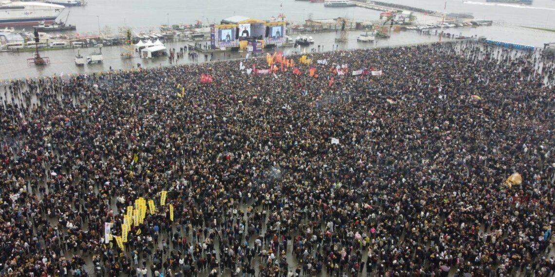 Stenbol de tewr tay 26 kesî ameyê destbendkerdene