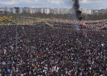 Nameyê qiseykerdox û hunermendan dîyar bi ke do beşdarê Newroza 2026î bibê