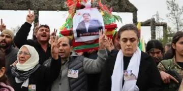 Cenazeyê Bavê Welat hat oxirkirin: Bi slogana ‘şehîd namirin’ spartin axê HATE NÛKIRIN
