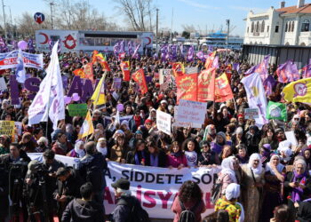 Li Stenbolê mitînga 8ê Adarê: Divê ewilî birêz Ocalan azad bibe