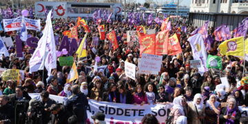 Li Stenbolê mitînga 8ê Adarê: Divê ewilî birêz Ocalan azad bibe