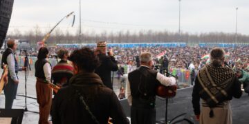 Newroza Stenbolê bi stranên Koma Amed bi dawî bû