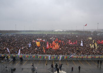 Ji Newroza Stenbolê wêneyên bi heybet: Erd û esman bû Newroz