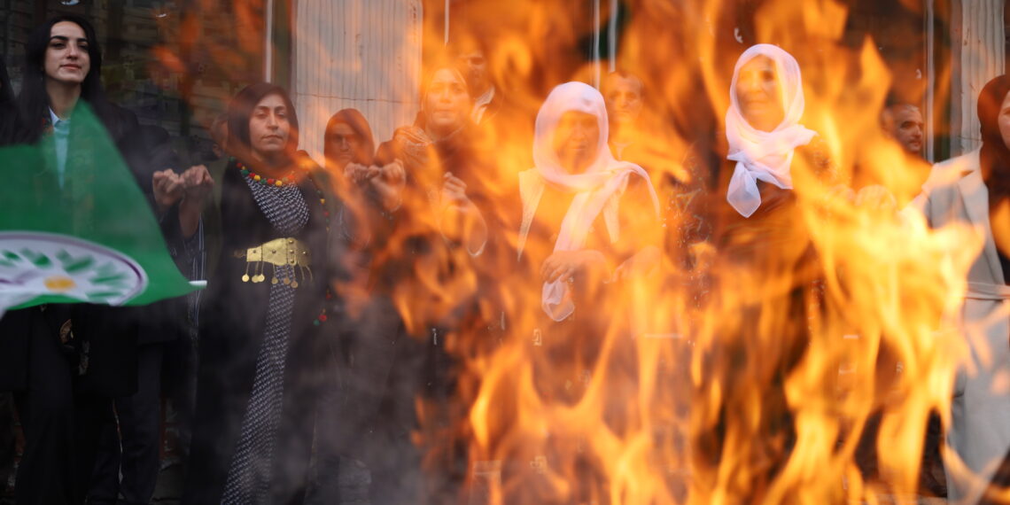 Li Elbakê û Şaxê agirê Newrozê hilbû