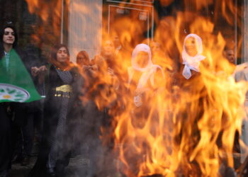 Li Elbakê û Şaxê agirê Newrozê hilbû