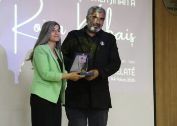 Xelatên pêşbirka çîrokên jinan a Rojîn Kabaîşê hatin dayîn