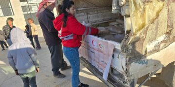 Heyva Sor a Kurd li Kobanê alîkarî belav kir