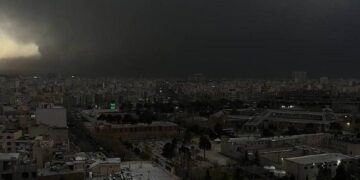 Li Îranê teqîn, şewat û dûman: 400 cih bûn hedef, 33 sivîlan jiyana xwe ji dest da