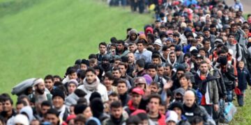 UNHCR: Îranî ji bajaran ber bi gundan ve koç dikin