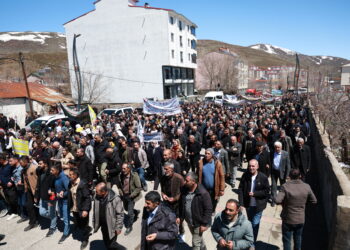 Kanîreş de mîtîngê dewa û cuye: No erd meydanê bazarî nîyo!