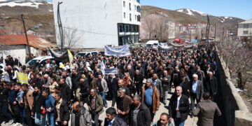 Kanîreş de mîtîngê dewa û cuye: No erd meydanê bazarî nîyo!
