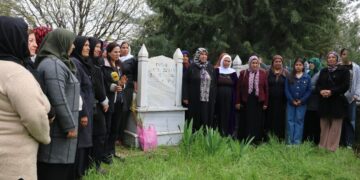 Uveyş Ocalan li ser gora xwe hate bibîranîn