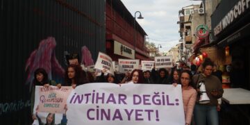 Jin li Îzmîrê ji bo Îlayda Zorlu meşiyan: Ne xwekujî ye, kuştin e