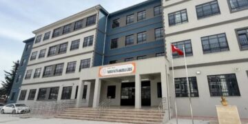 Li ser xwendekarekî lîseyê çek hat dîtin