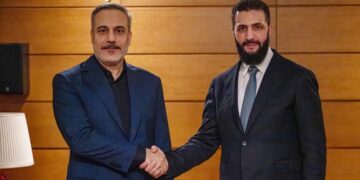 Ahmed Şara li Tirkiyeyê ye: Li Antalyayê hevdîtina krîtîk a bi Fîdan re