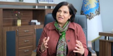 Zeynep Yaş: Bêrê tîyatroyê dinya û heme renganê cuye hîs bikerê