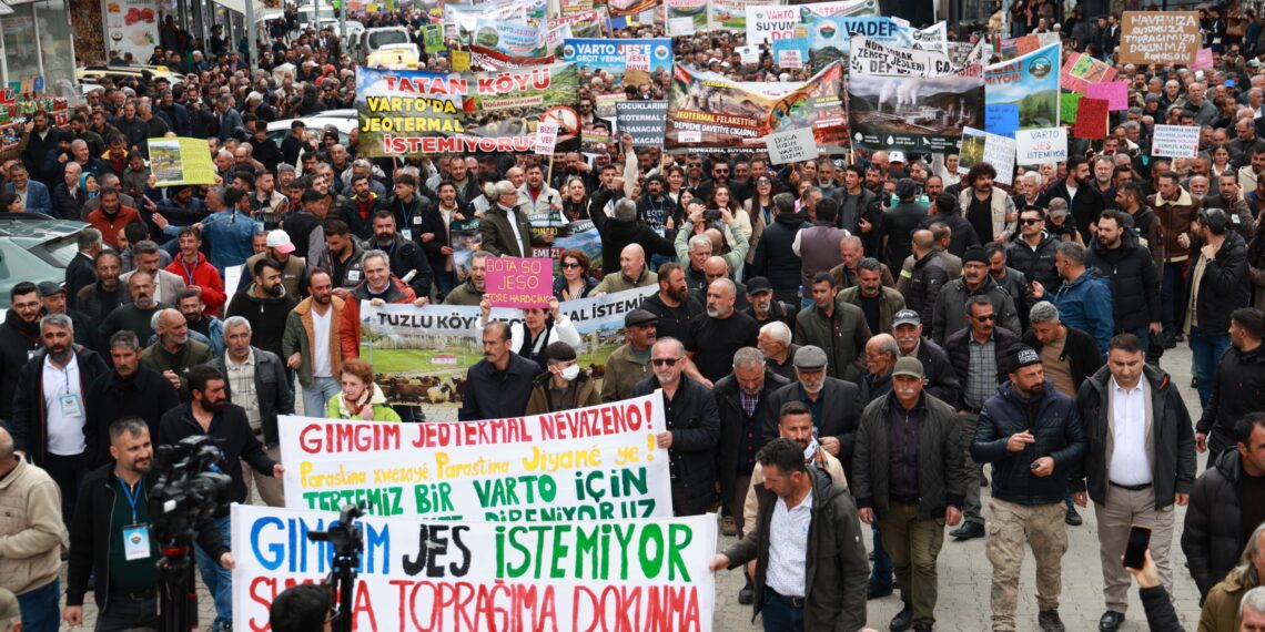 Xelkê Gimgimê li dijî talana xwezayê mitîng li dar dixe