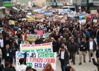 Xelkê Gimgimê li dijî talana xwezayê mitîng li dar dixe