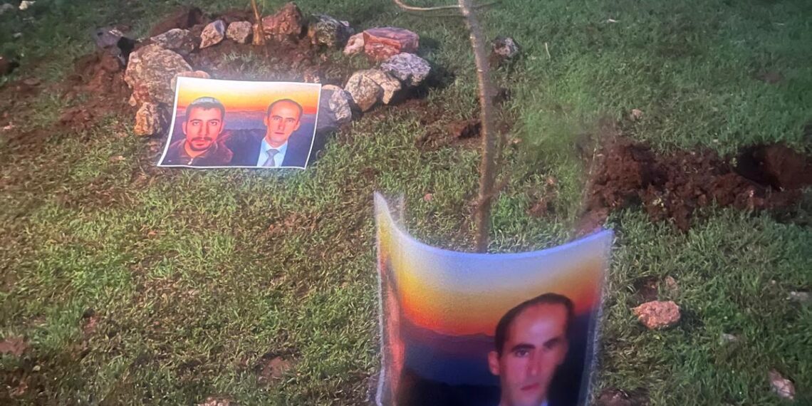 Bi boneya Rojbûna Rêberê Gelê Kurd li Xelfetiyê dar çandin