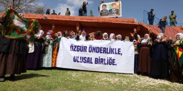 Bi hezaran kesî keyeyê Rayberê Şarê Kurdî de yê
