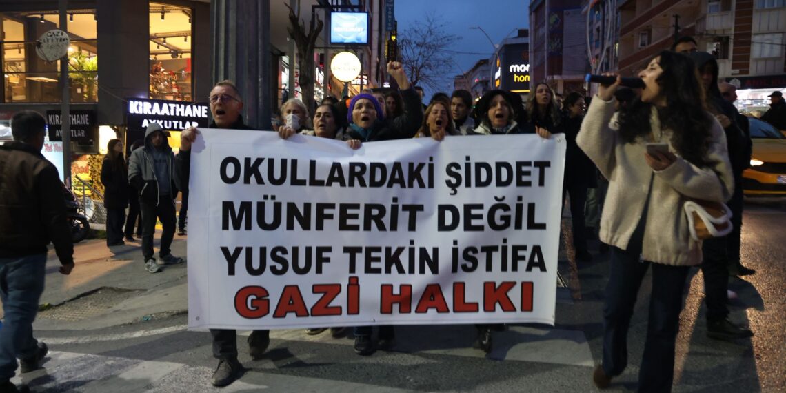 Gelê taxa Gaziyê li dijî êrîşên li dibistanan meşiya