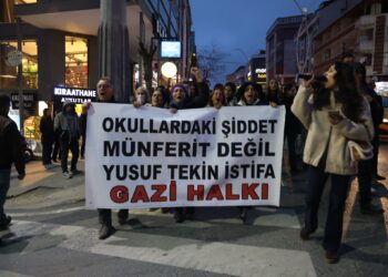 Gelê taxa Gaziyê li dijî êrîşên li dibistanan meşiya