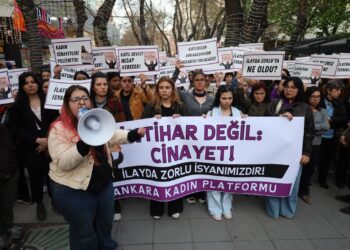 Jinan bertek nîşanî mirina Îlayda Zorlu da: Kujer malbat û dewlet e