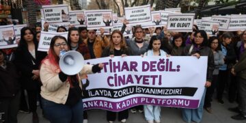 Jinan bertek nîşanî mirina Îlayda Zorlu da: Kujer malbat û dewlet e