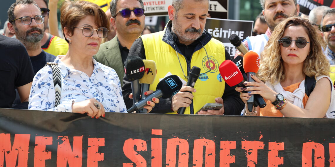 Egîtîm Sen a Amedê: Bêyî aştiyê perwerdehiya bi ewle nikare bê avakirin