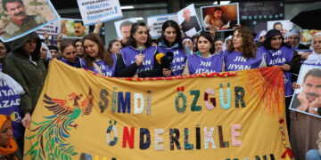 Jin ber bi Gemlîkê ve rê ketin: Heta azadiyê em ê meşa xwe bidomînin