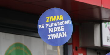 Serokê Egîtîm Sena Sêrtê: Divê astengî û qedexeyên li ser Kurdî rabin