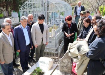 Hozan Şiyar li ser gora xwe hat bibîranîn