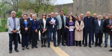 Înîsîyatîfê Yewîya Demokratîke: Ganî menfeetanê şexsî û sîyasîyan ra fek veradîyo