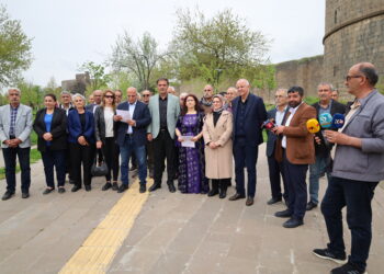 Encamnameya konferansa yekîtiyê: Berjewendiyên takekesî û siyasî bidin aliyekî dema yekîtiyê ye