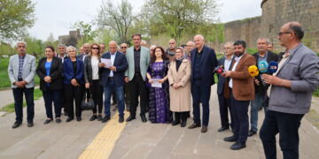 Encamnameya konferansa yekîtiyê: Berjewendiyên takekesî û siyasî bidin aliyekî dema yekîtiyê ye