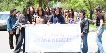 Xwendekarên Zanîngeha Dîcleyê li dijî kuştina jinan rabûn