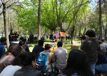 Xwendekarên Zanîngeha Dîcleyê ji bo 1ê Gulanê çalakiya ‘Kursiya Azad’ li dar xistin