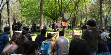 Xwendekarên Zanîngeha Dîcleyê ji bo 1ê Gulanê çalakiya ‘Kursiya Azad’ li dar xistin