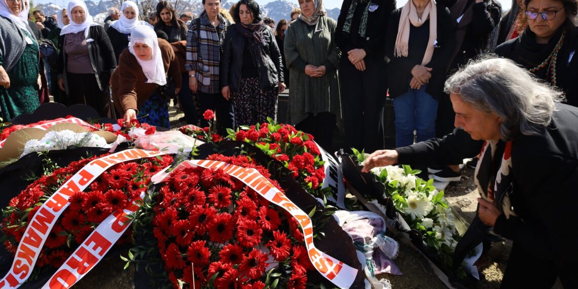 Cenazeyê dayika Sakîne Cansizê hate veşartin