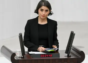 Parlamenter Ceylan Akça rewşa koçberên Efrînê bir rojeva Meclîsê